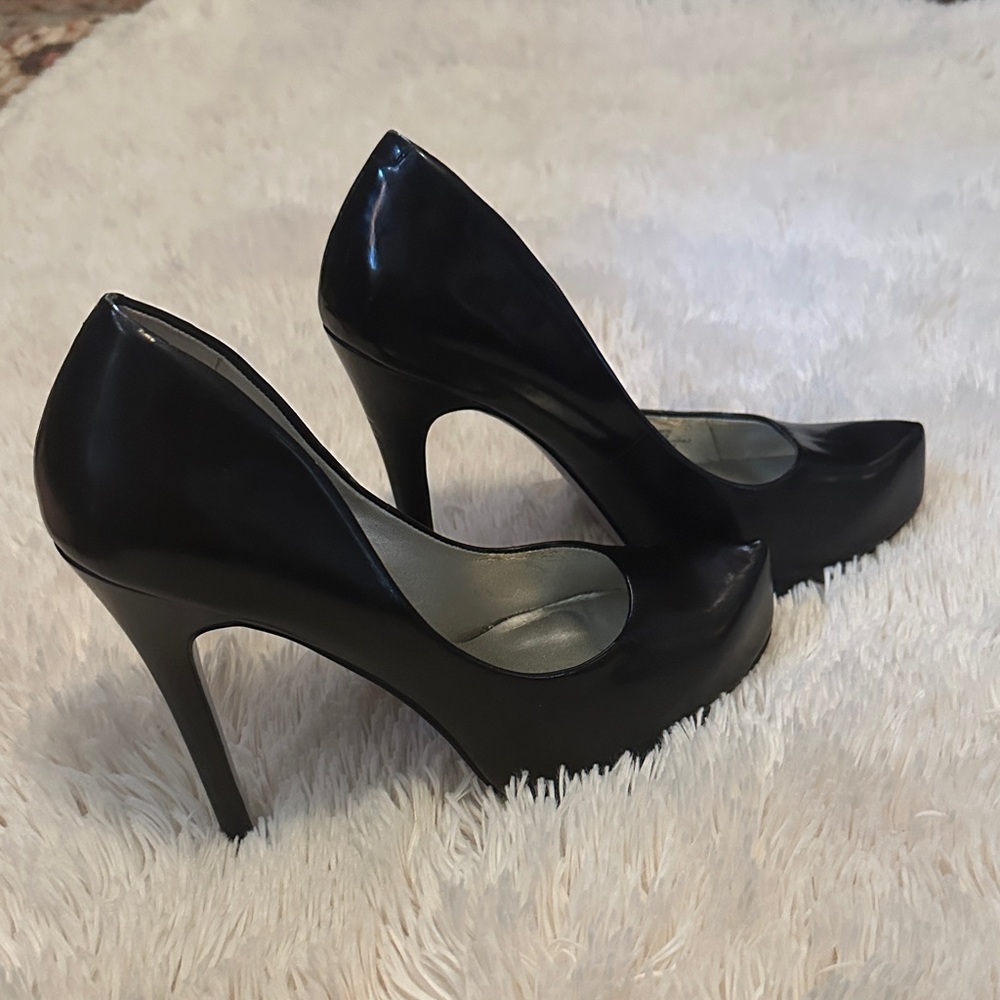 Jessica Simpson Praze black patent leather heels